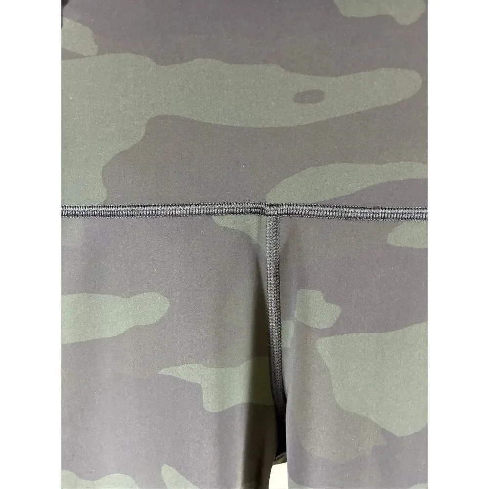 ALO Vapor Camo Leggings in Hunter Size S
